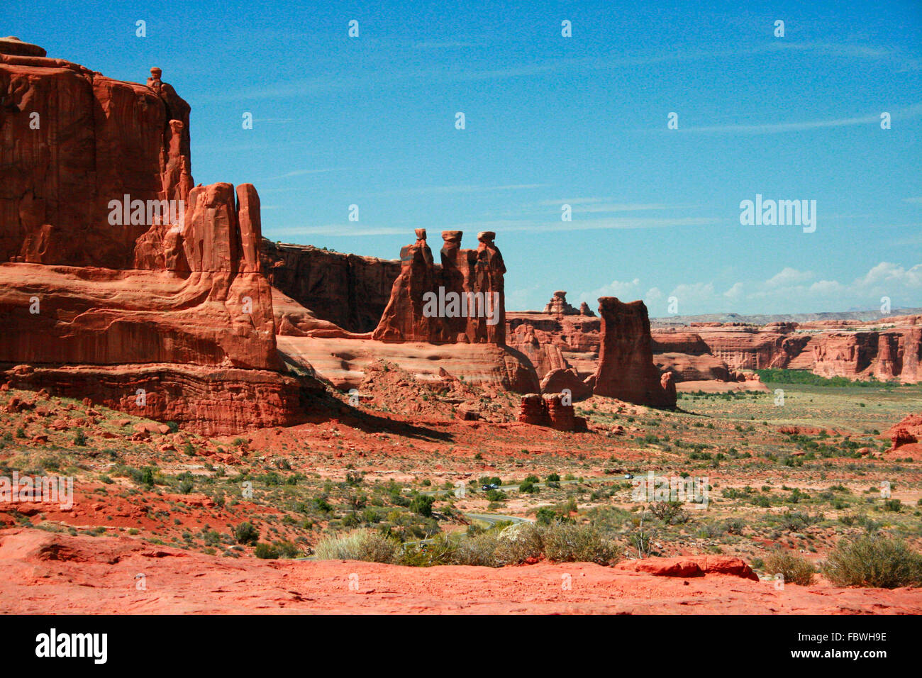 Les trois commères est une formation de roche rouge de Entrada Sandstone sculptés sur des millions d'années. Banque D'Images