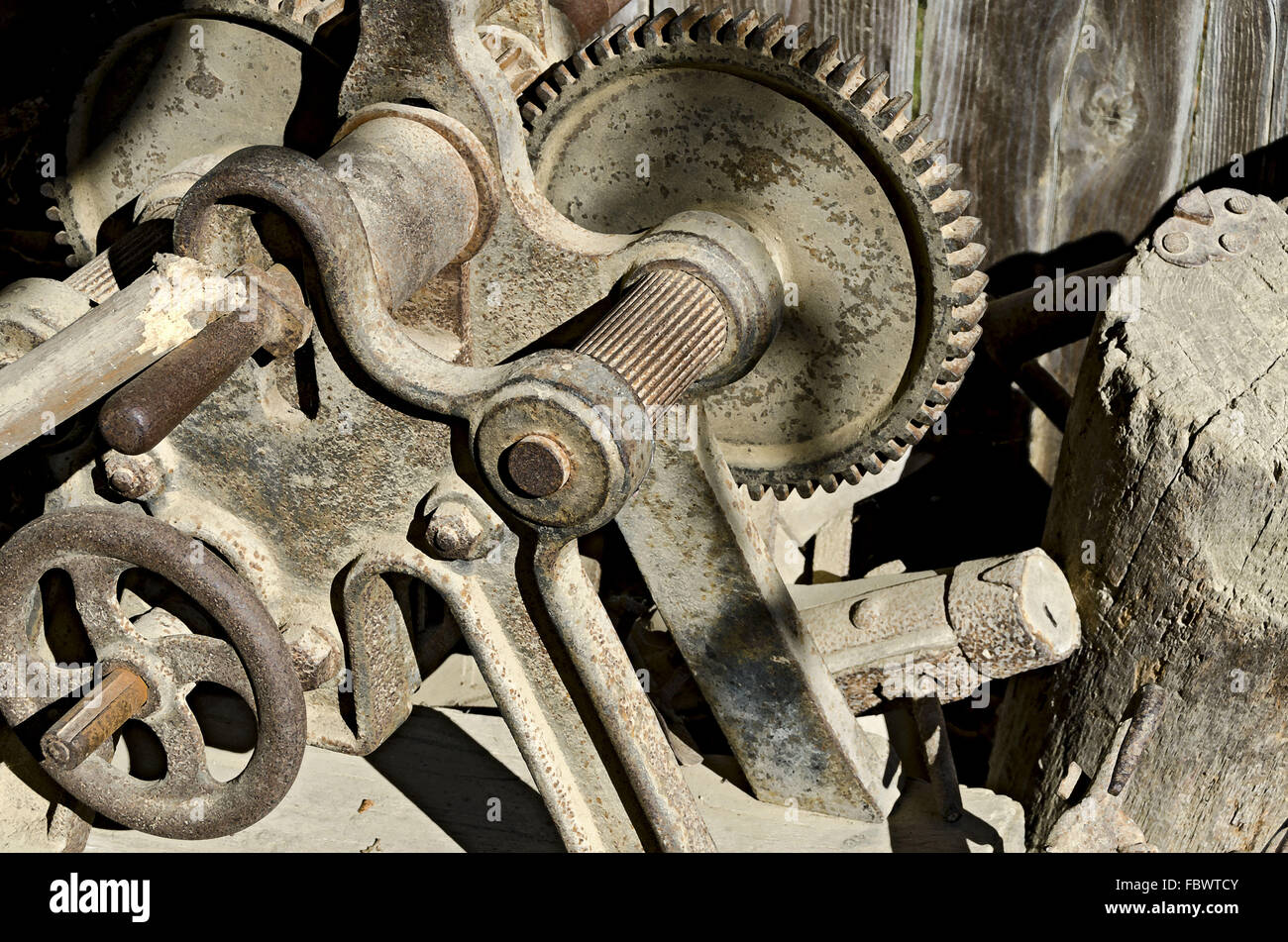 Vieille machine rouillée et agricaultural Banque D'Images