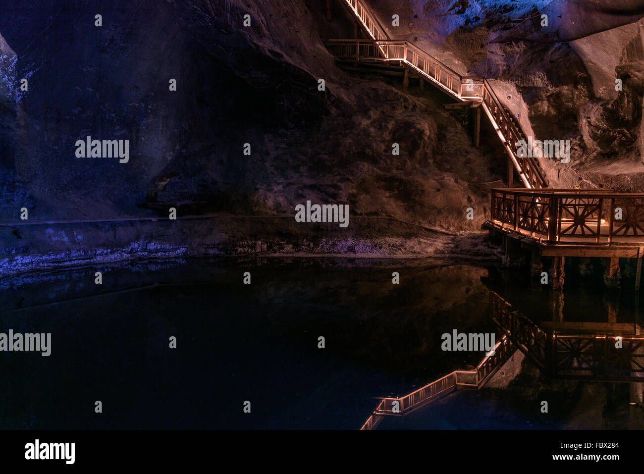 Lake dans la mine de sel de Wieliczka, Pologne. Banque D'Images