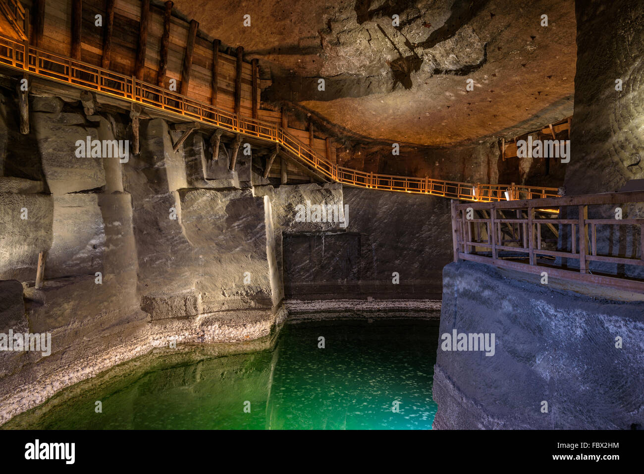 Lake dans la mine de sel de Wieliczka, Pologne. Banque D'Images