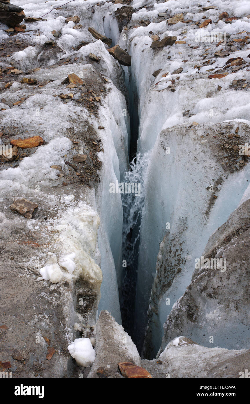 Crevasse glaciaire sur le glacier d'Ochsentaler Banque D'Images