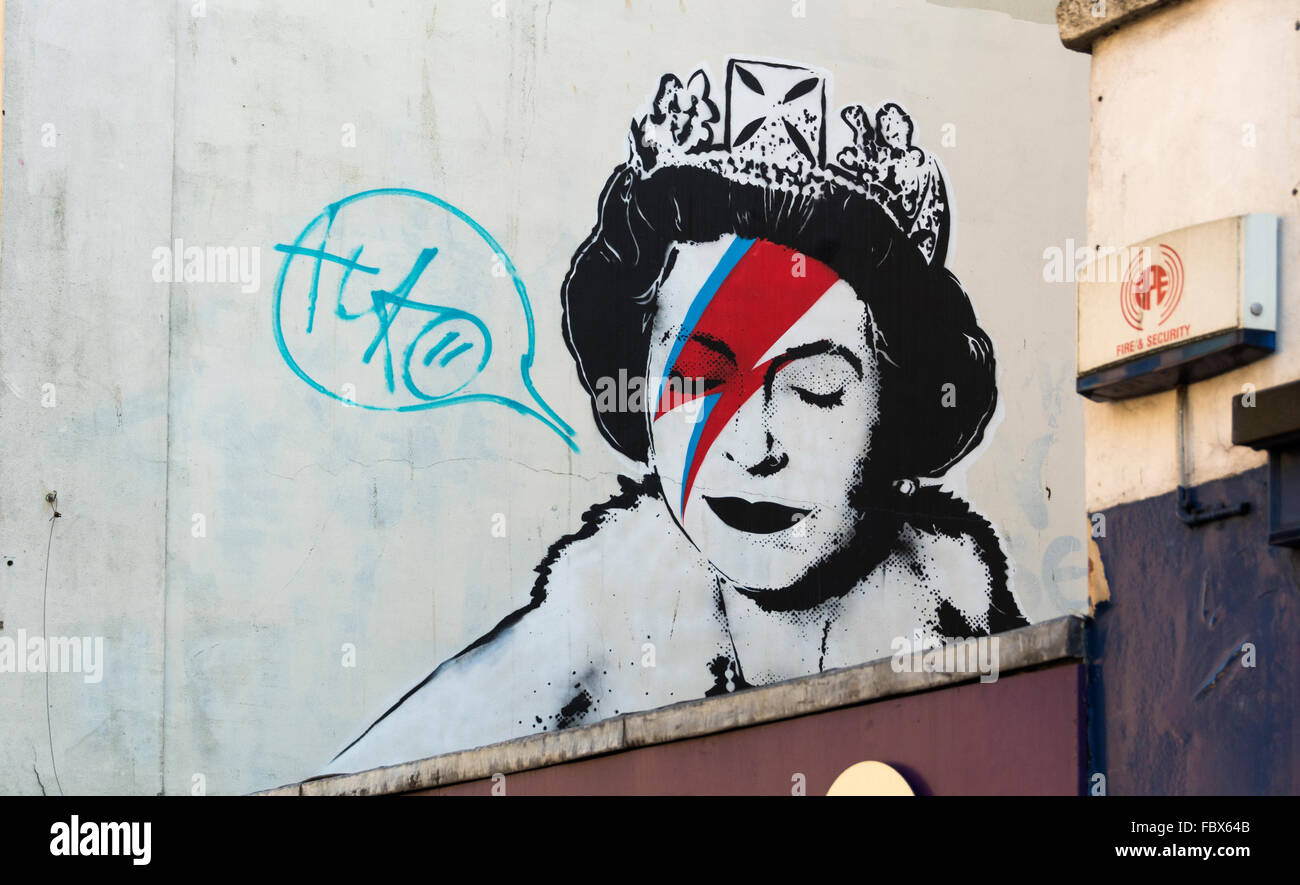 Sane, toujours l'Art de rue à Bristol par Incwel. La Reine composé comme Aladdin Sane, une incarnation du décès de David Bowie. Banque D'Images