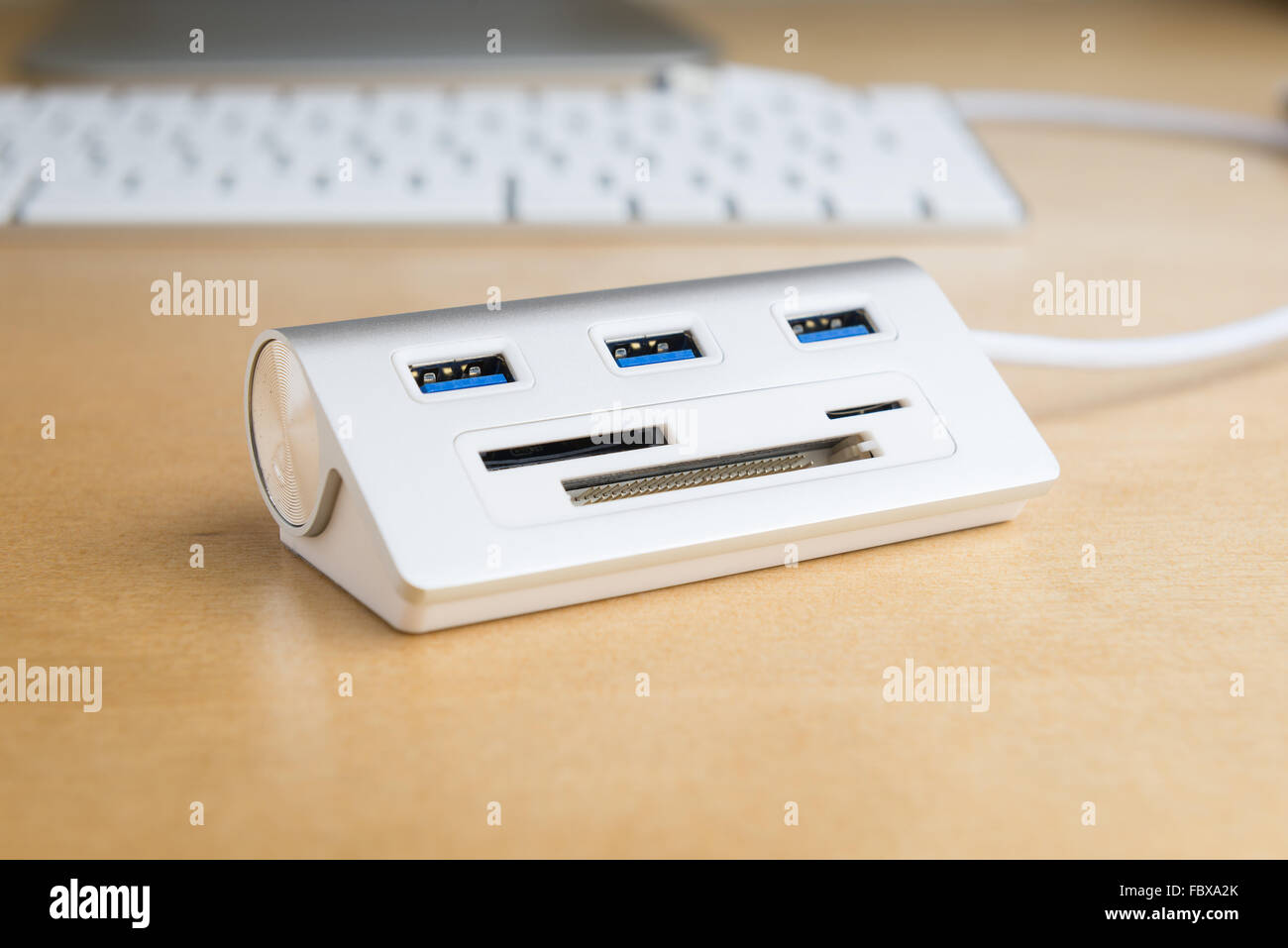 Silver USB 3.0 Extender avec moyeu universel emplacements de carte mémoire, carte SD, Mini SD card, carte CF Banque D'Images