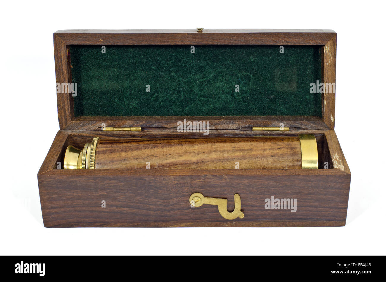 Vieux télescope dans un cercueil en bois Banque D'Images