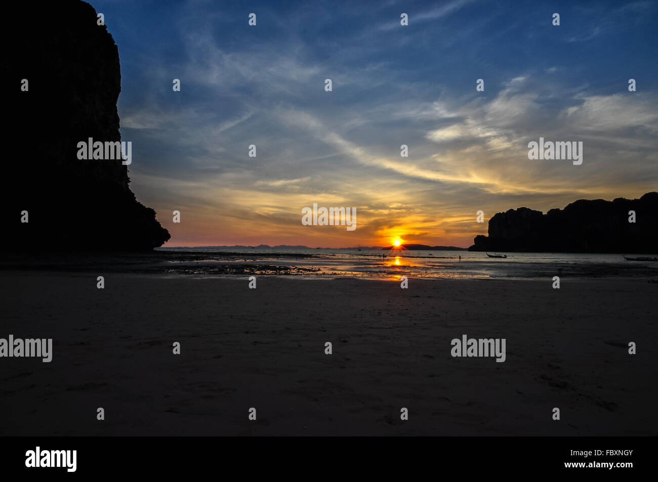 Plage des Roches du temple Thaïlande Krabi Banque D'Images