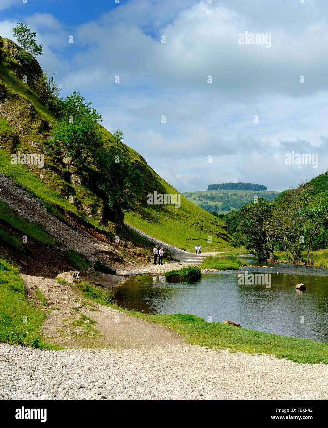 La rivière Dove à Dovedale Derbyshire, Angleterre, Royaume-Uni Banque D'Images