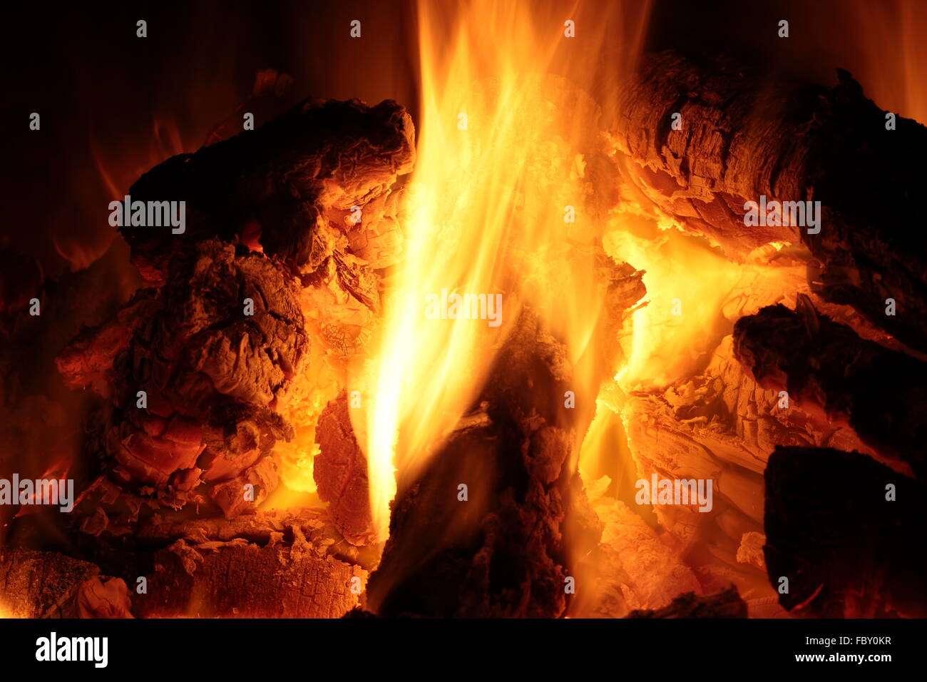 Les flammes d'un incendie Banque D'Images