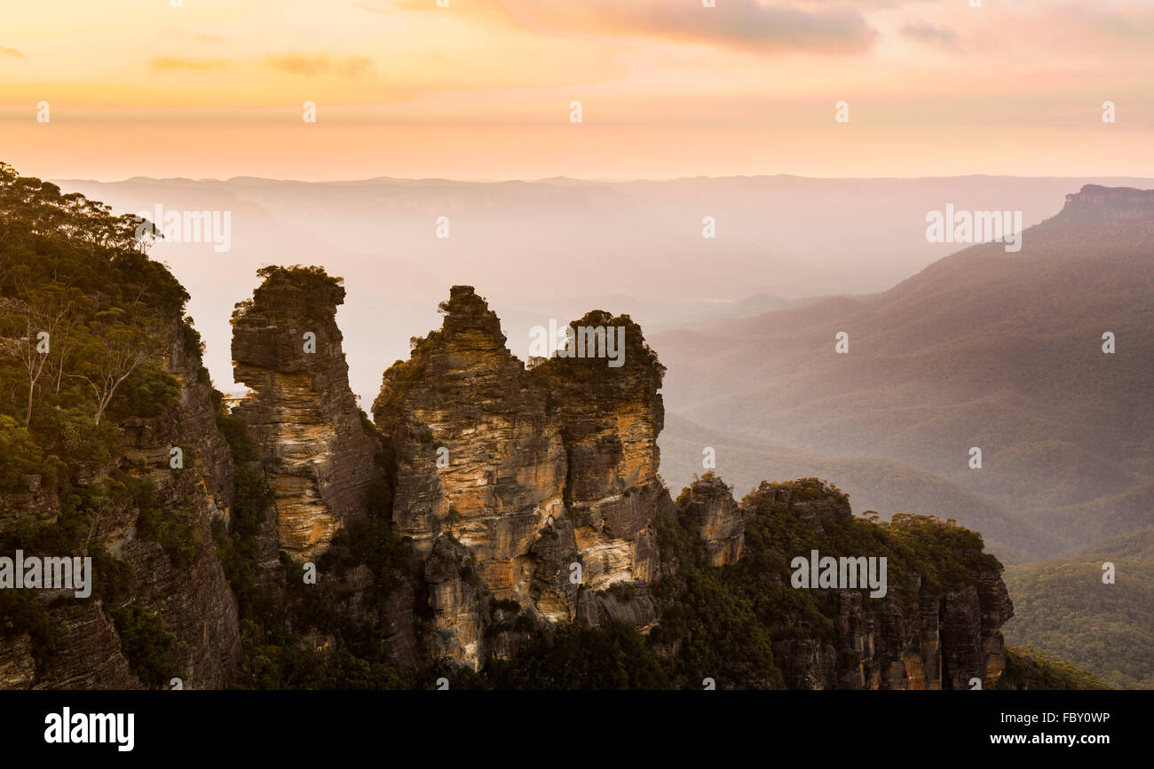 Sunrise de Echo Point dans les Montagnes Bleues en Australie Banque D'Images