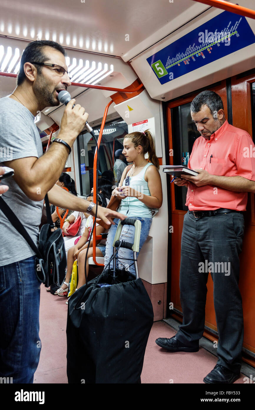 Madrid Espagne,Europe,européen,Espagnol,hispanique hispanique Latins Latino Latinos,Espagnol,Chamberi,Station de métro Alonzo Martinez,métro,tra Banque D'Images
