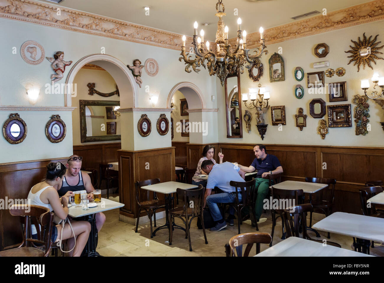 Madrid Espagne,Europe européenne,Espagnol,Centro,Plaza de Isabel II,Cafe Vergara,restaurant restaurants restauration café cafés,brasserie,restaurant,intérieur Banque D'Images