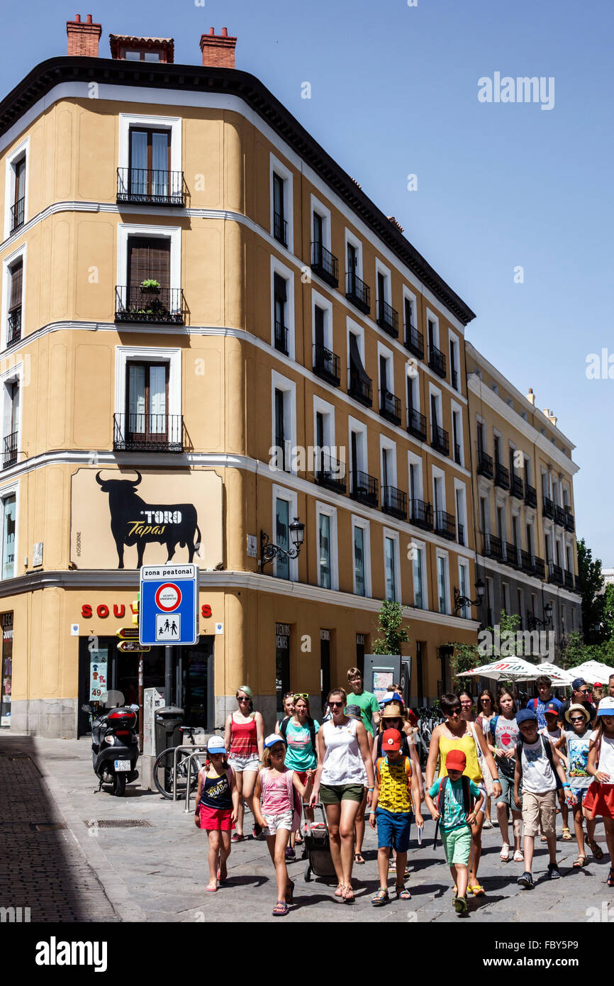 Madrid Espagne,Europe,européen,Espagnol,hispanique hispanique Latins Latino Latinos,Espagnol,Centro,Plaza de Isabel II,famille parent Banque D'Images