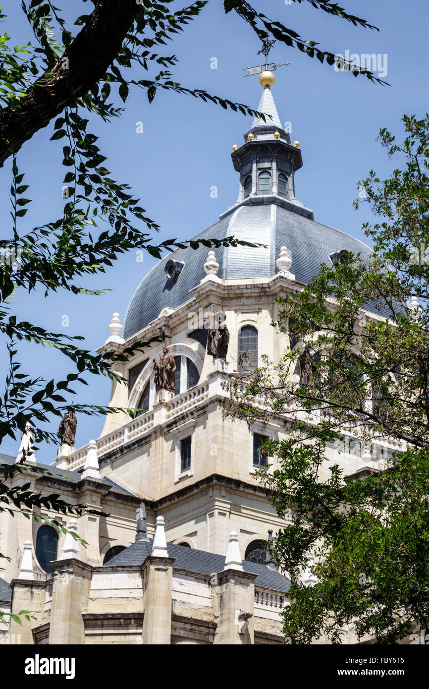 Madrid Espagne,Europe,européen,Espagnol,hispanique hispanique Latins Latino Latinos,Espagnol,Centro,Catedral Santa Maria la Real de la Almuden Banque D'Images