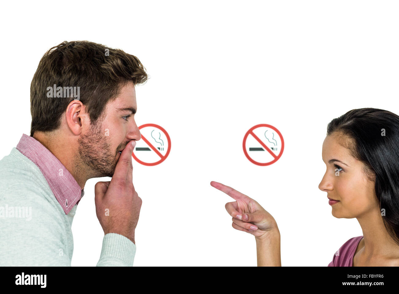 Couple avec stop smoking sign Banque D'Images