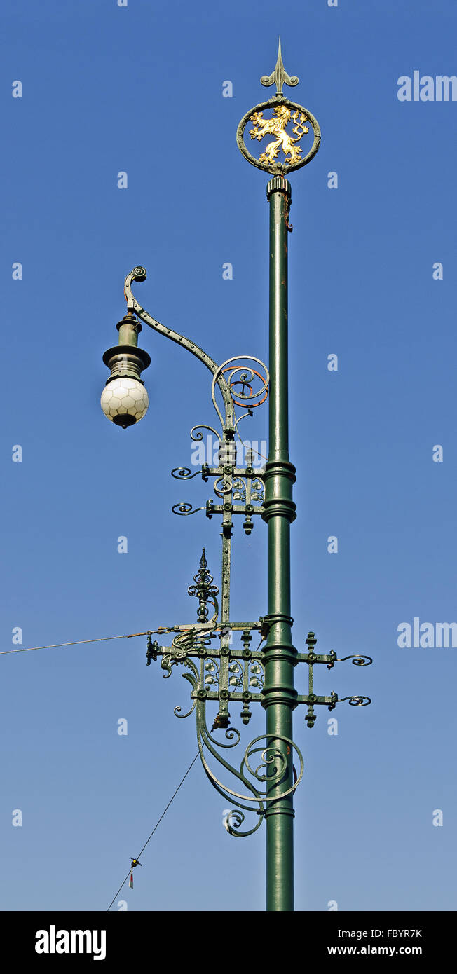 La décoration riche lanterne sur le pont de la Légion Banque D'Images