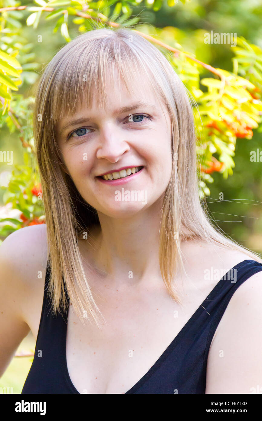 Blonde woman in black Banque D'Images