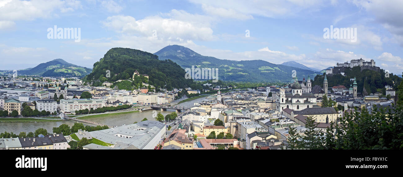 Rivière Salzach et la vieille ville de Salzbourg Banque D'Images