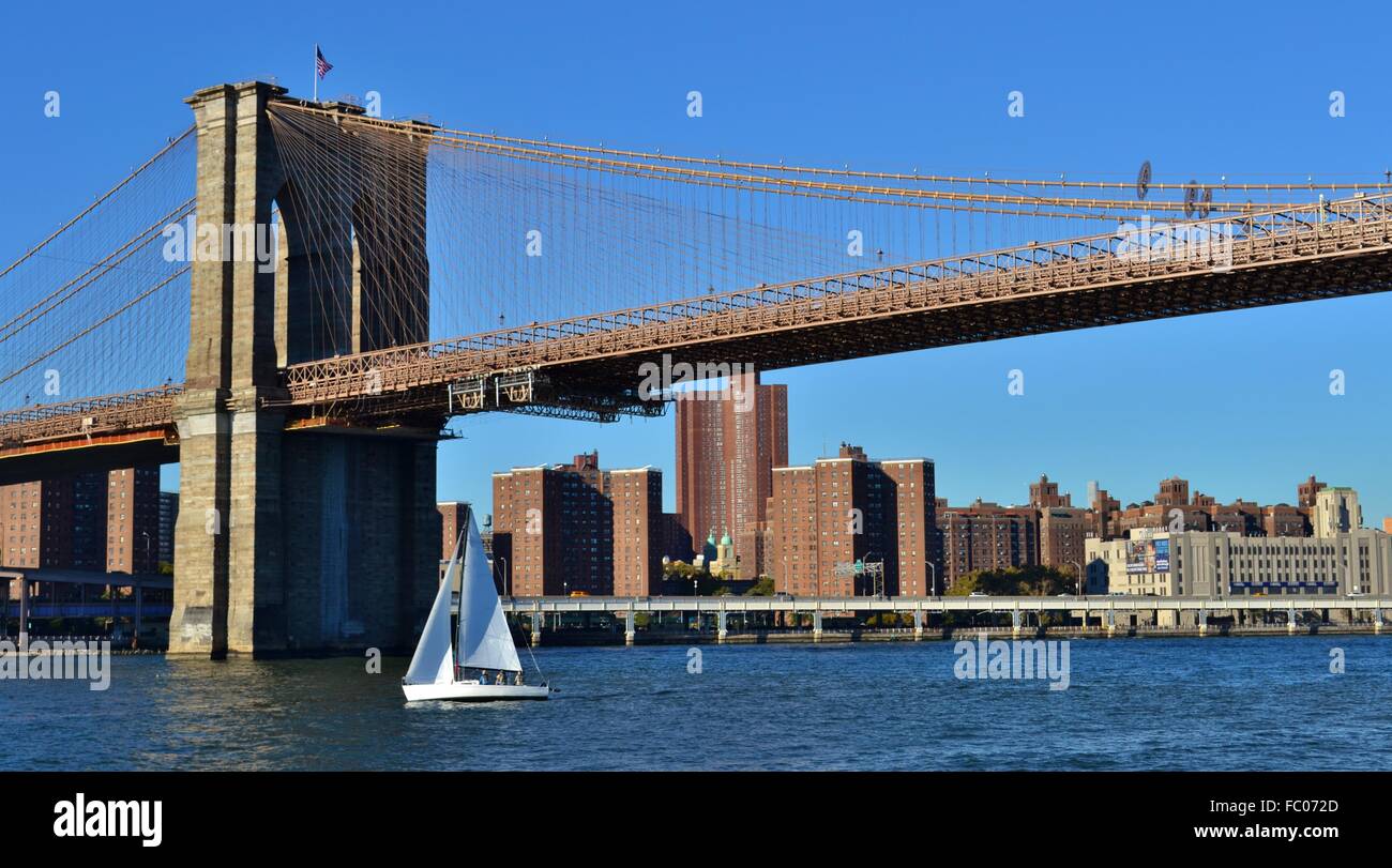 Pont de Brooklyn à New York City, traversant l'East River et la connexion avec Manhattan Brooklyn Banque D'Images