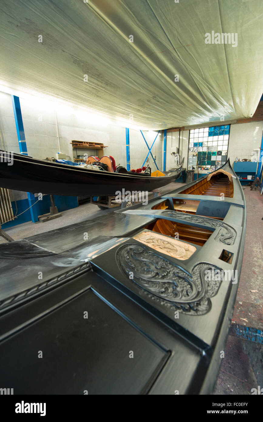 Petite cour (Squero) pour la réparation et la construction des gondoles à Venise Banque D'Images