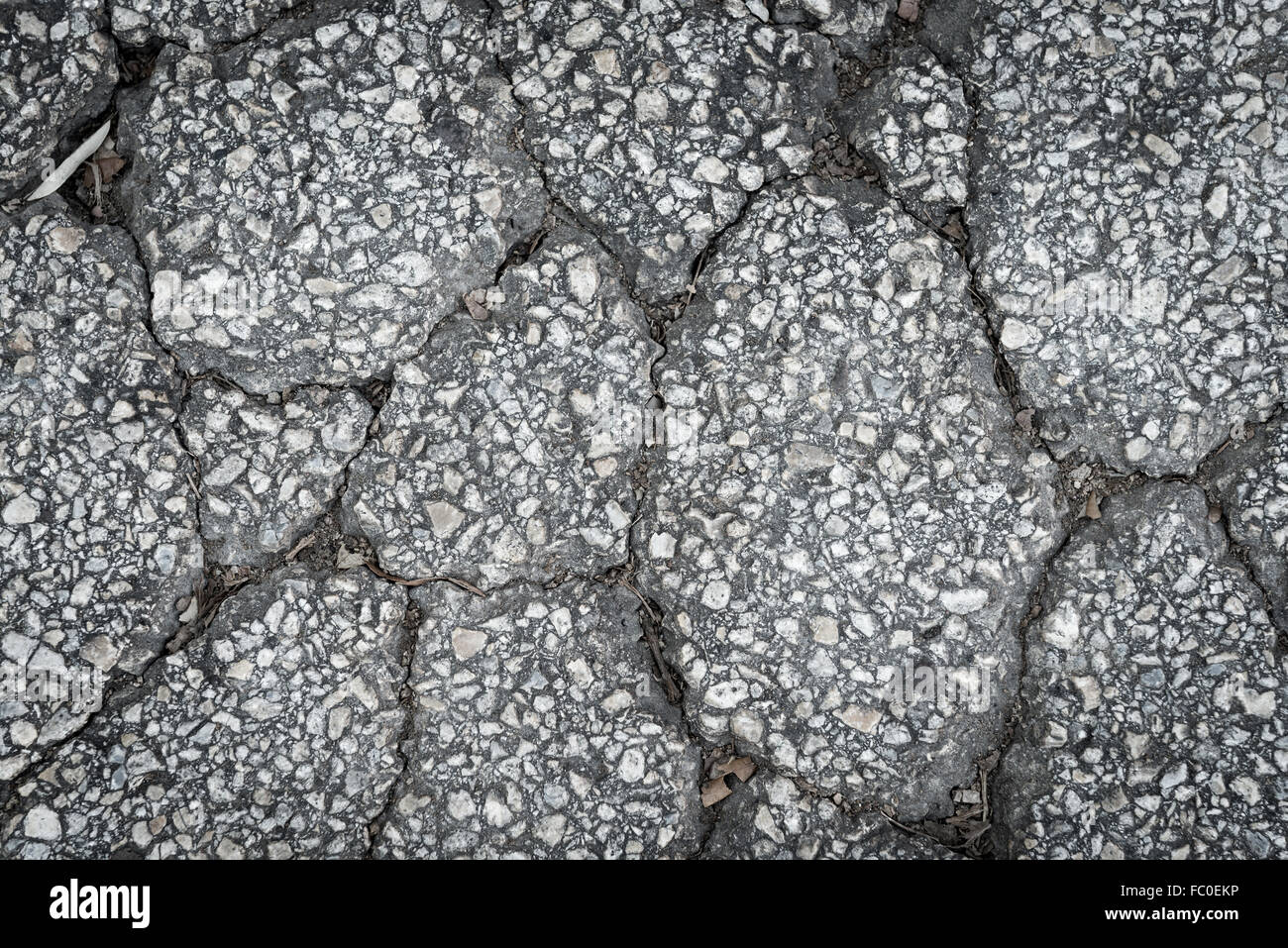 Surface crack route asphaltée, texture close up Banque D'Images