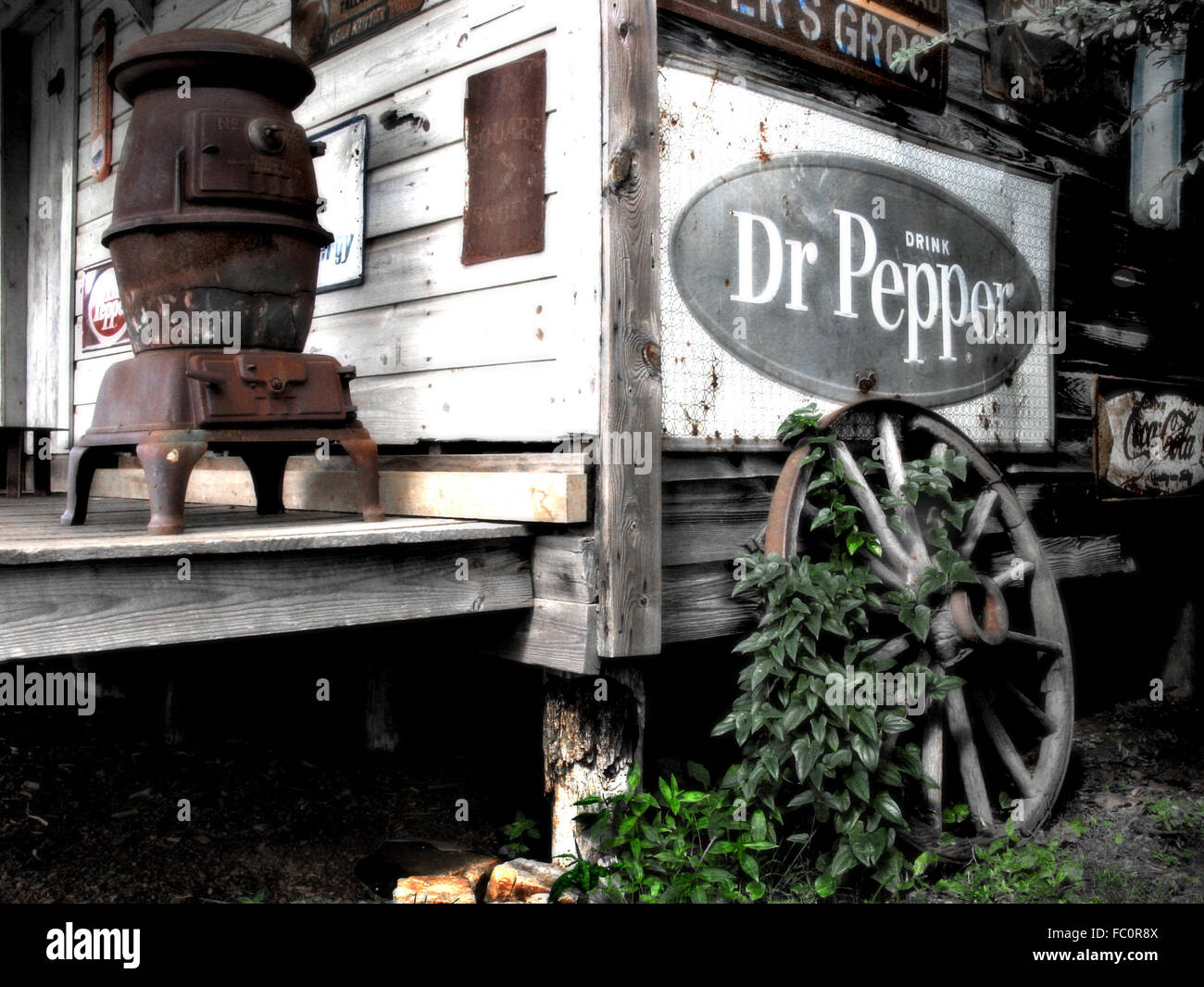 Un vieux magasin général abandonnés dans Nord de la Géorgie, USA. Banque D'Images