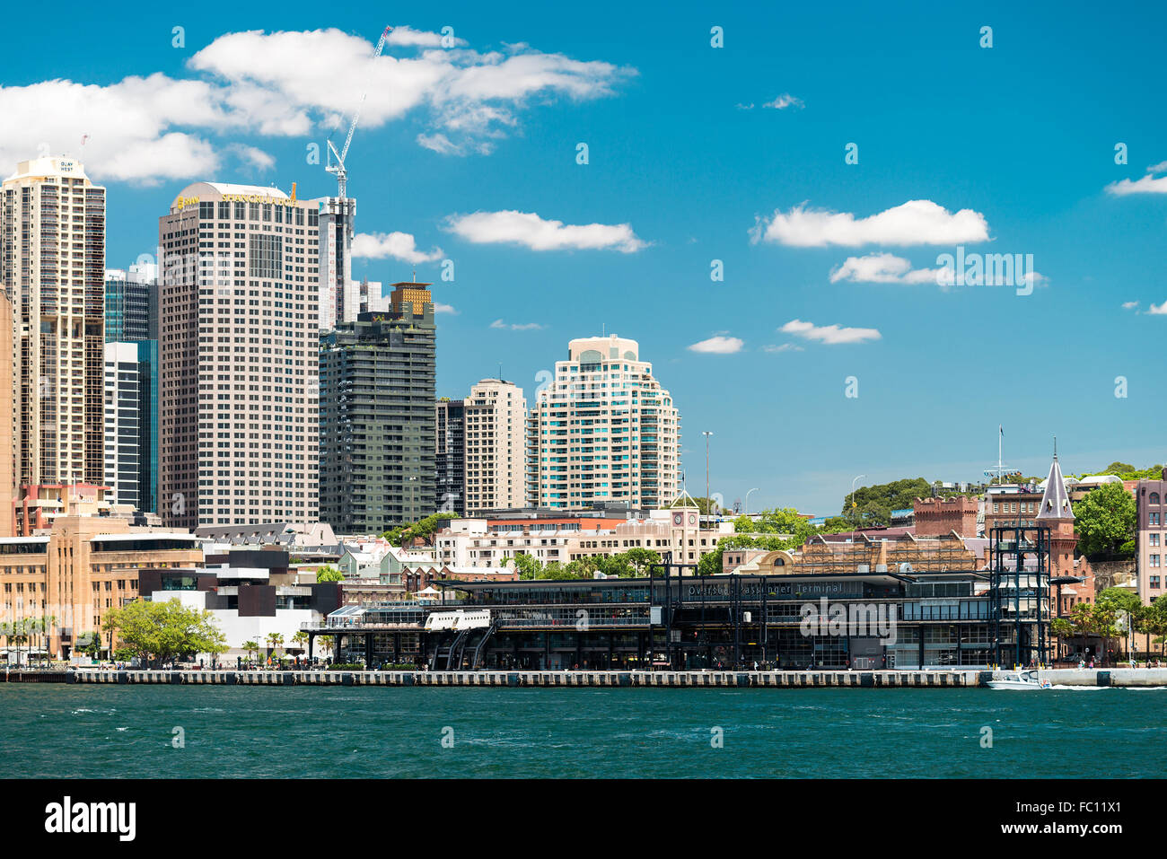 Sydney, Australie - Novembre 09, 2015 Terminal Passagers d'outre-mer : vue depuis le ferry vers le Quai Circulaire sur une journée ensoleillée Banque D'Images