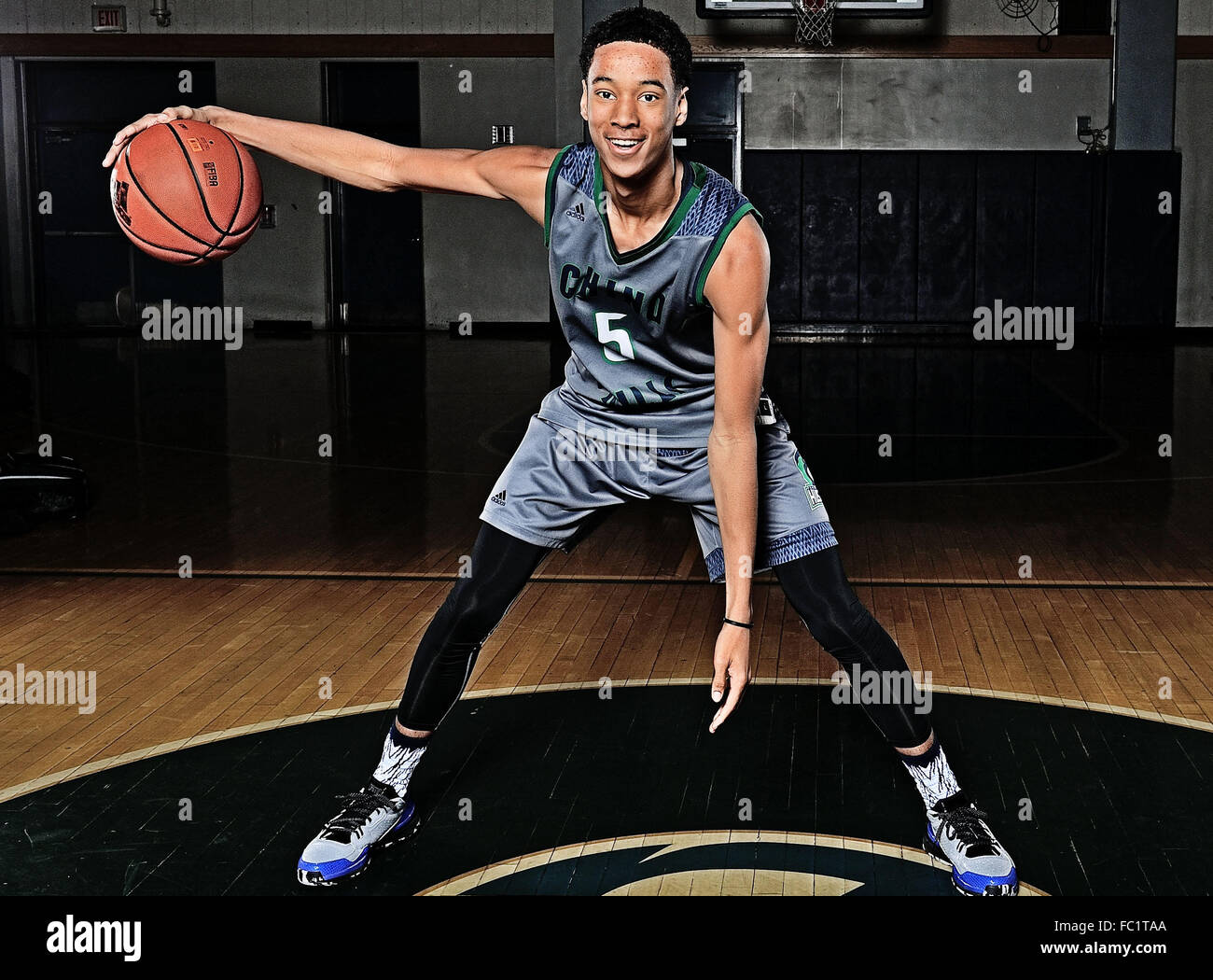 Le Chino Hills, CA. Dec 8, 2015. Haut de calibre national Prep Andre joueur  de basket-ball Ball # 5 de Chino Hills High School.Chino Hills Basket-ball  Photo de l'équipe jour et médias