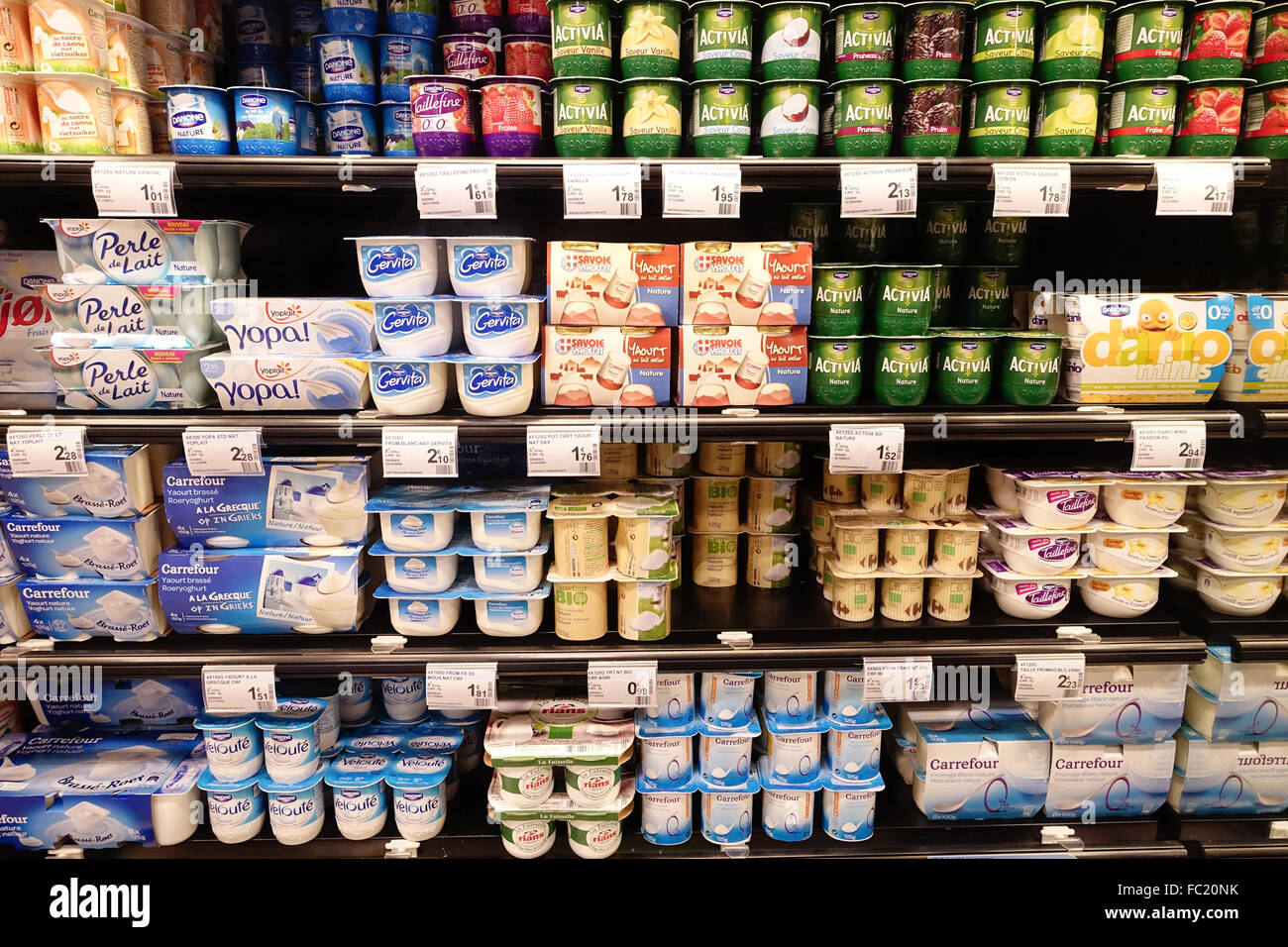 Catégories de denrées alimentaires : produits laitiers. Des yaourts. Banque D'Images