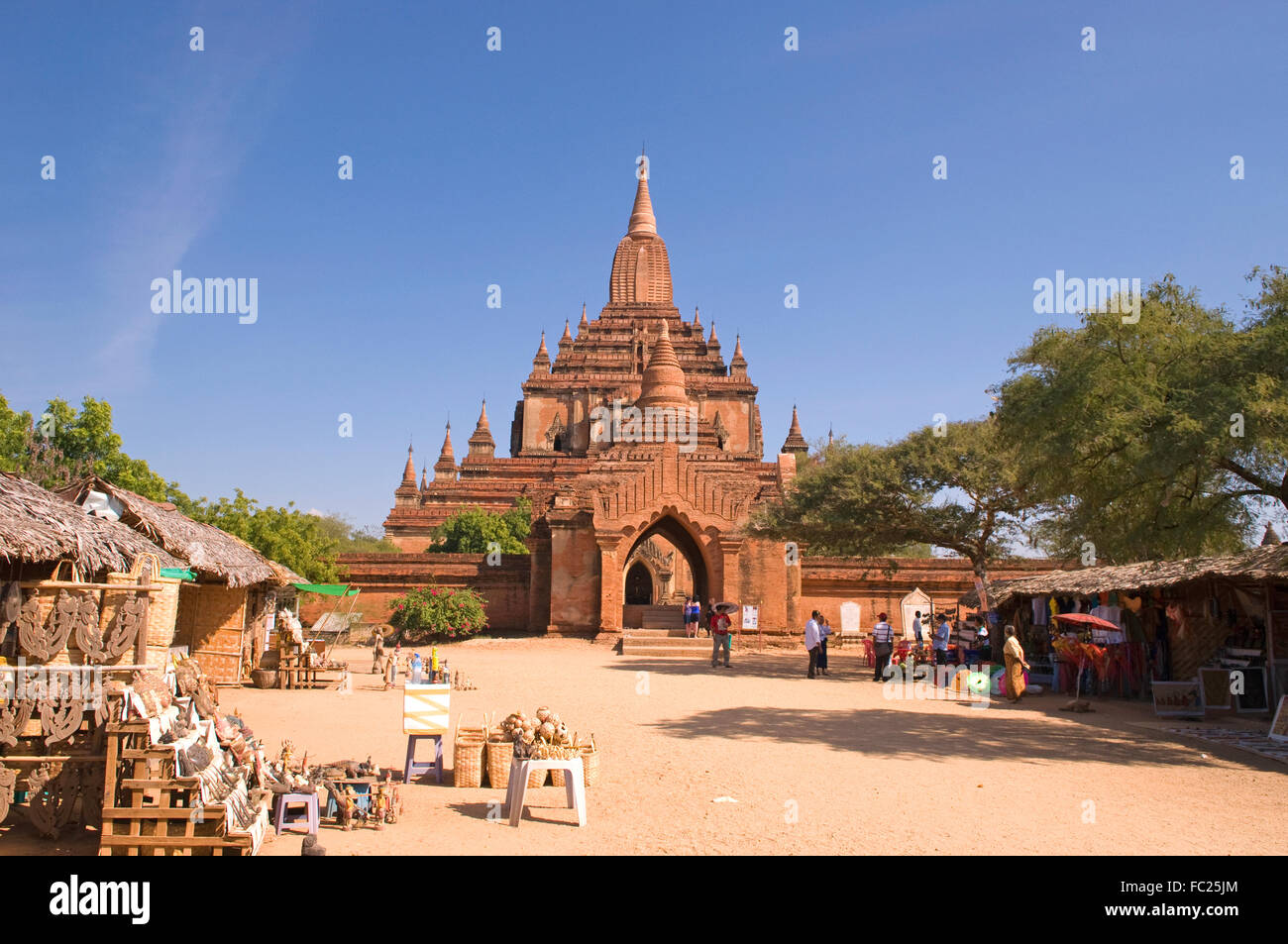 Échoppes touristiques Paya Sulamani, l'un des nombreux temples de Bagan, Myanmar Banque D'Images