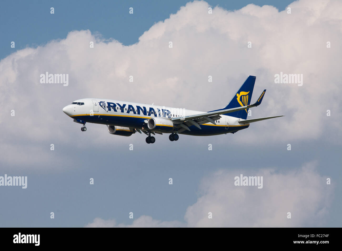 Ryanair, avion, en vol avec les nuages Banque D'Images
