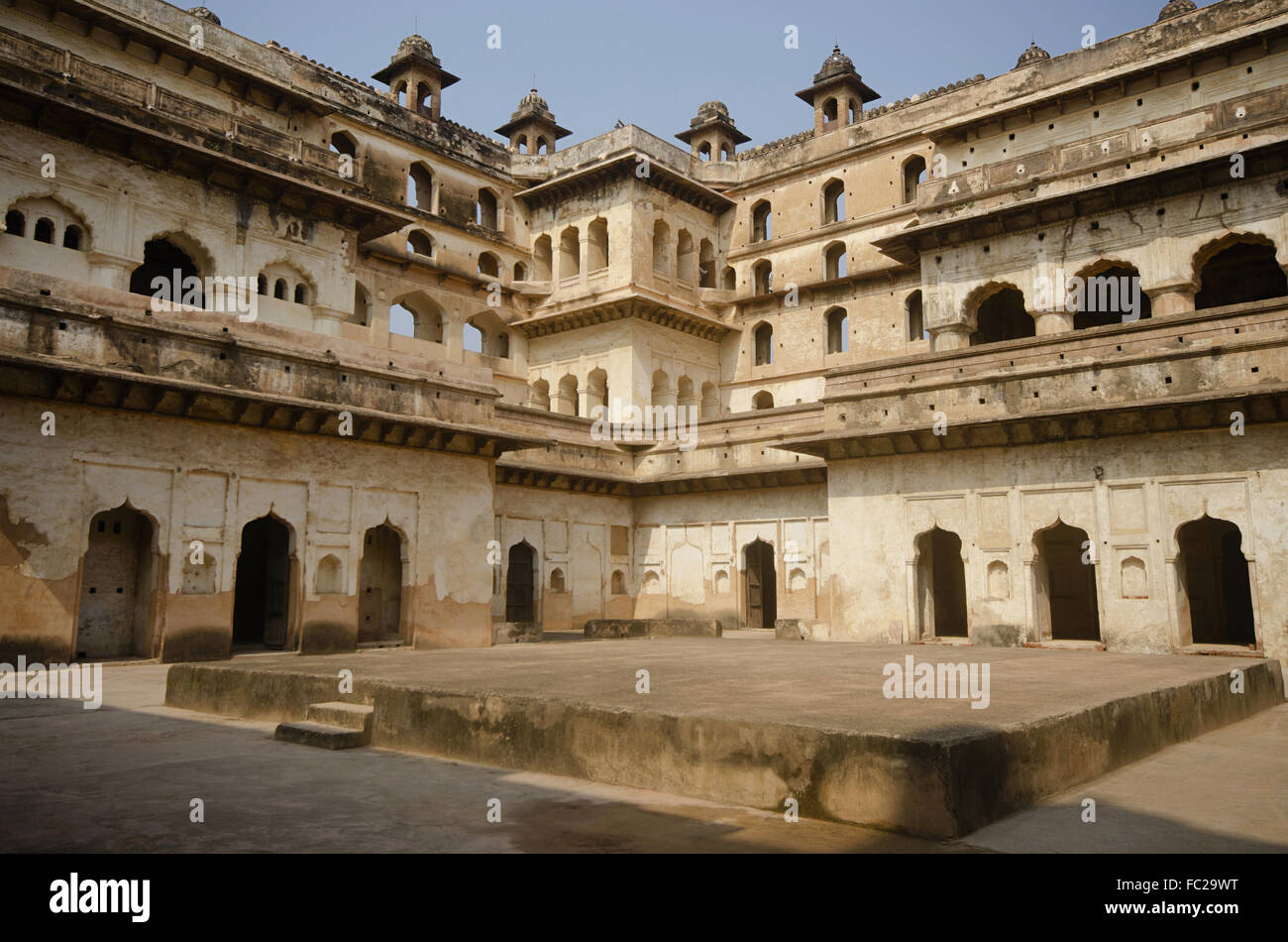 Vue intérieure d'Raj Mahal. Orchha Palace (Fort) complexe. Orchha. Le Madhya Pradesh. L'Inde Banque D'Images