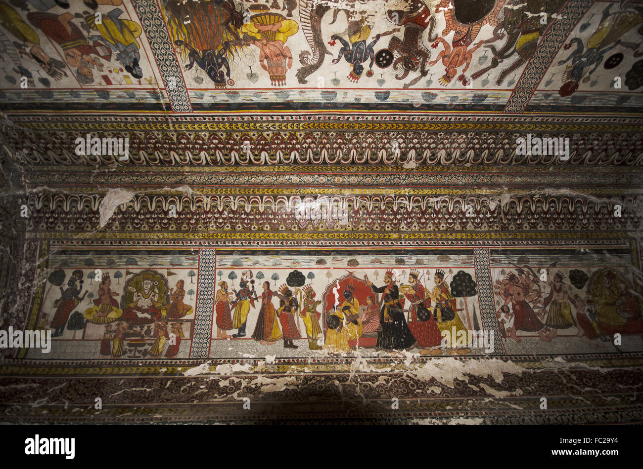 Peintures mythologiques sur le plafond de Raj Mahal. Orchha Palace (Fort) complexe. Orchha. Le Madhya Pradesh. L'Inde Banque D'Images