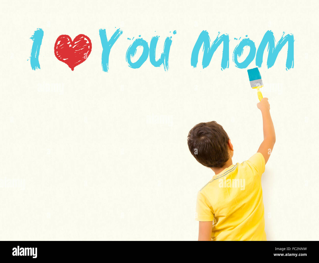 Peinture pour enfants 'Je t'aime maman" avec le pinceau sur le mur Banque D'Images