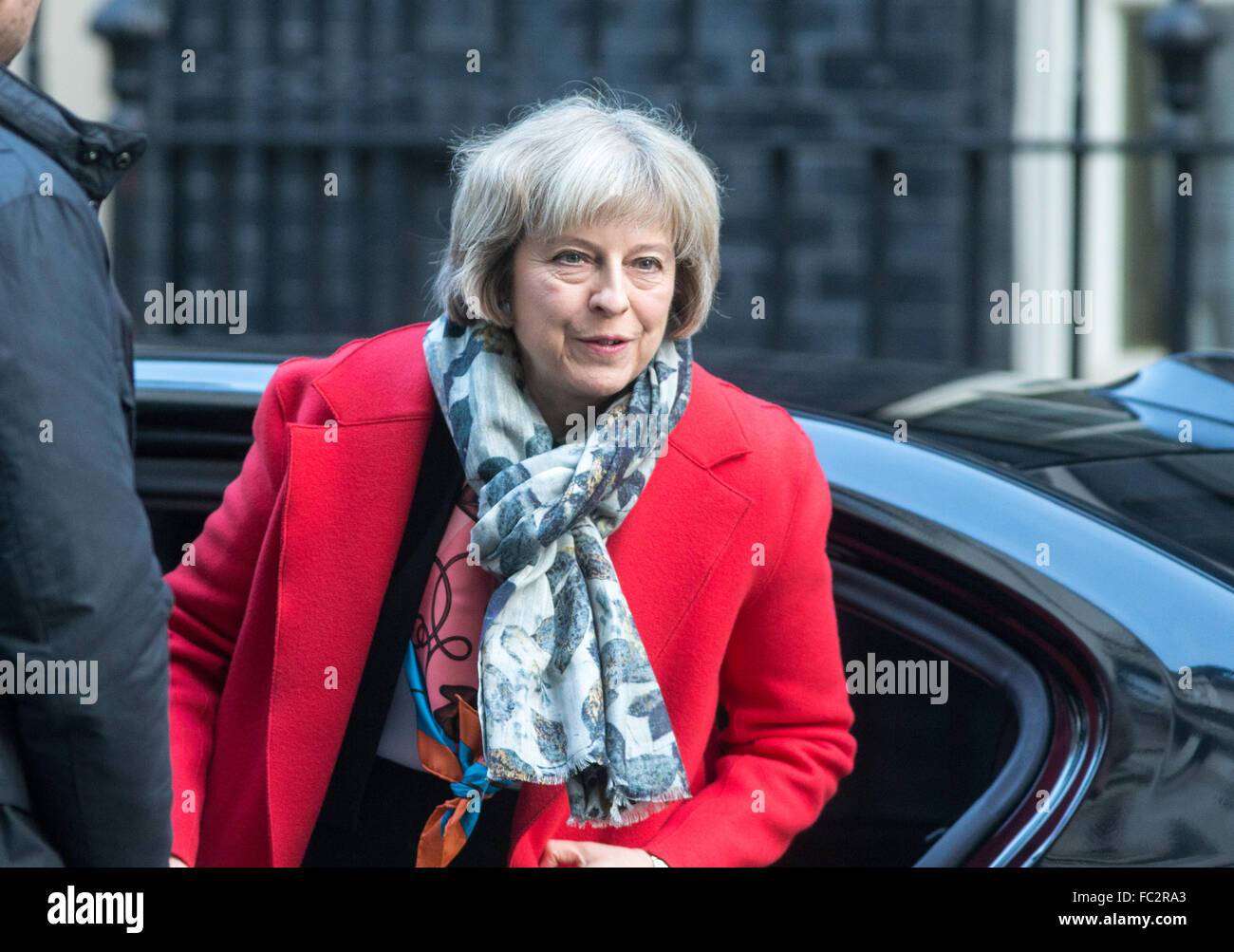 Theresa Mai,ministre de l'intérieur, arrive au 10 Downing Street pour une réunion du cabinet Banque D'Images