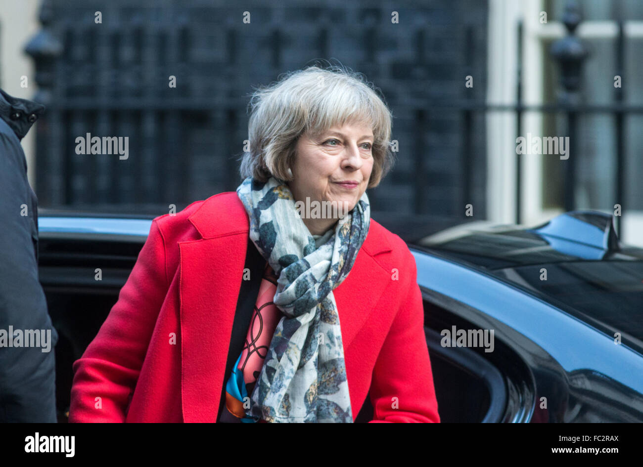 Theresa Mai,ministre de l'intérieur, arrive au 10 Downing Street pour une réunion du cabinet Banque D'Images