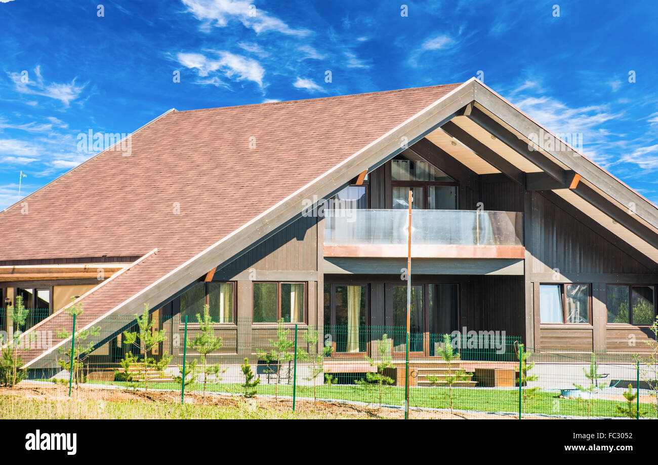 Chambre avec une fenêtre de toit à pignon Banque D'Images