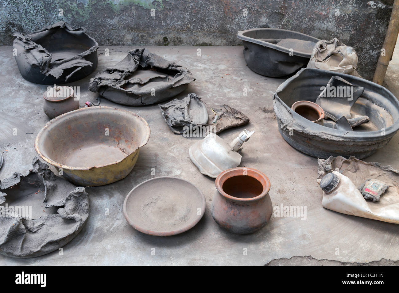 Le volcan indonésien Merapi enveloppe les villages voisins en cendres. Java, Indonésie. Banque D'Images