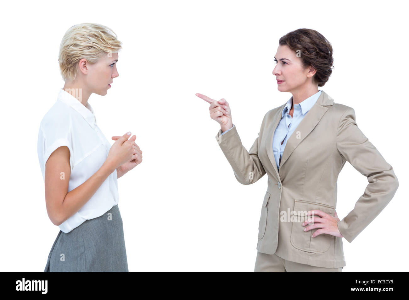 Businesswomen having un violent débat in office Banque D'Images