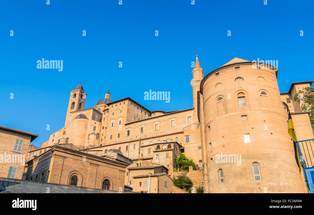 Skyline avec Palais Ducal à Urbino, Italie. Banque D'Images