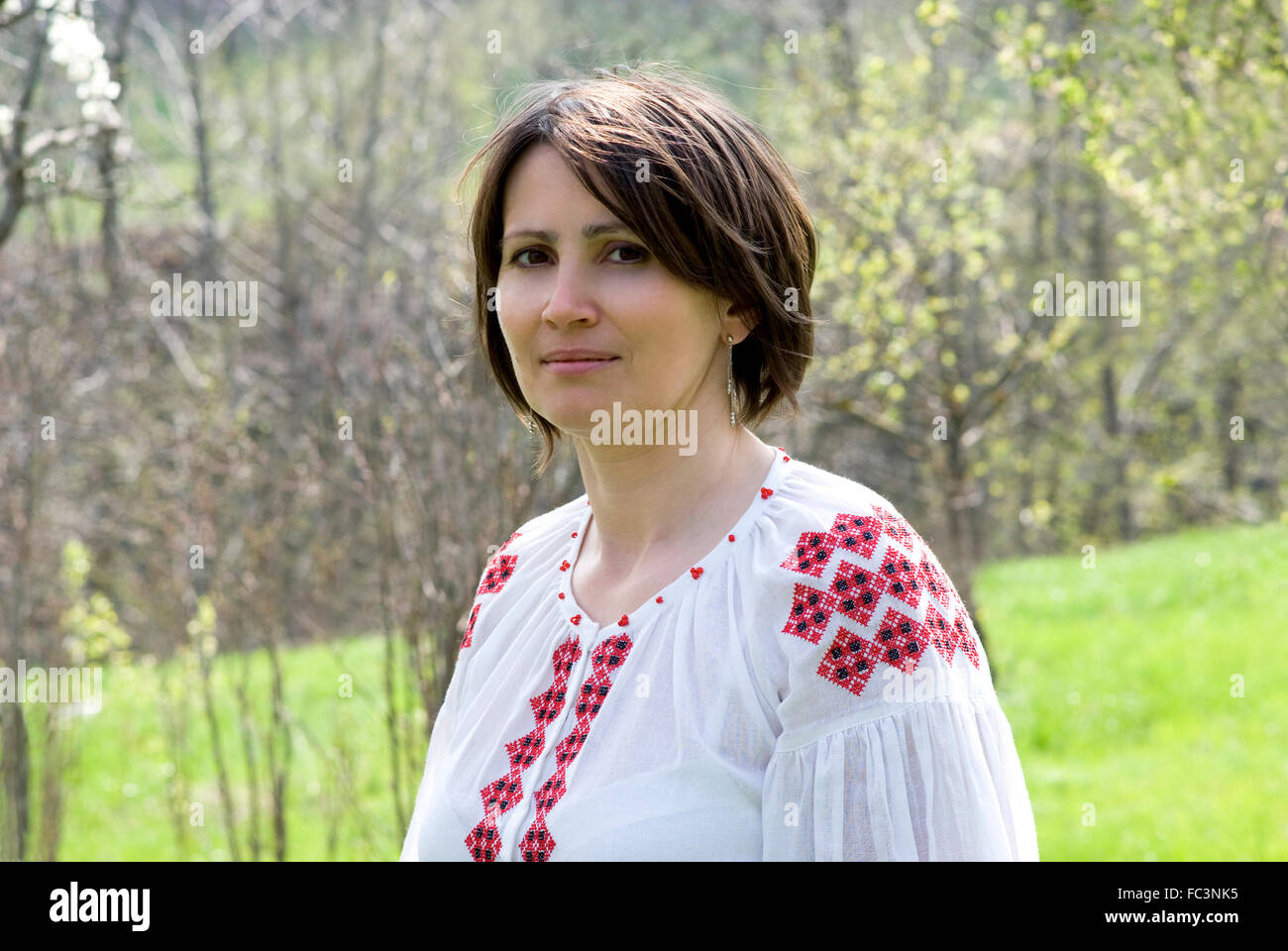 Femme ukrainienne en costume traditionnel Banque D'Images