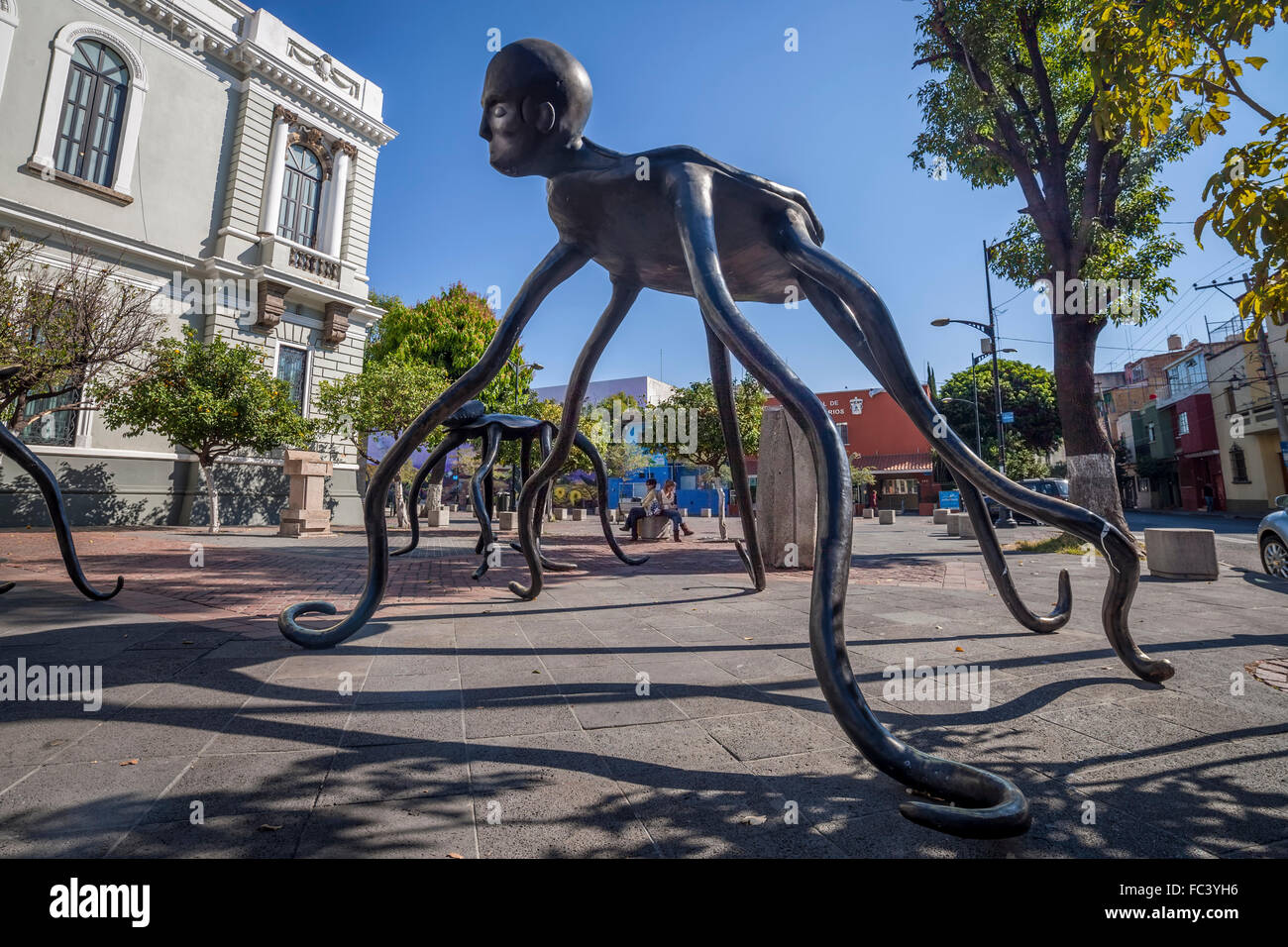 Seres Surrealistas par Alejandro Colunga près de Templo Expiatorio, Guadalajara, Jalisco, Mexique. Banque D'Images