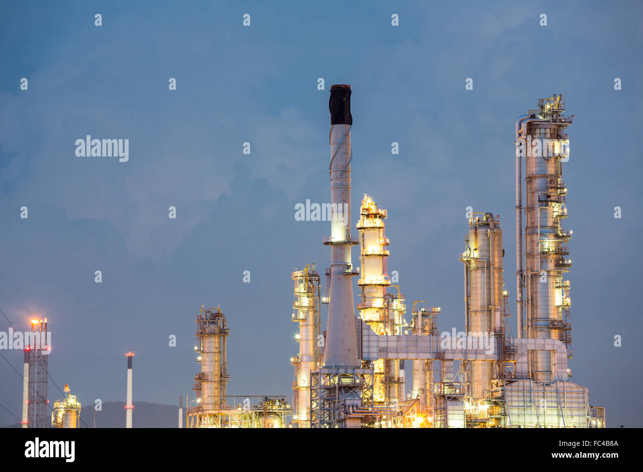 L'usine de raffinerie de pétrole Banque D'Images