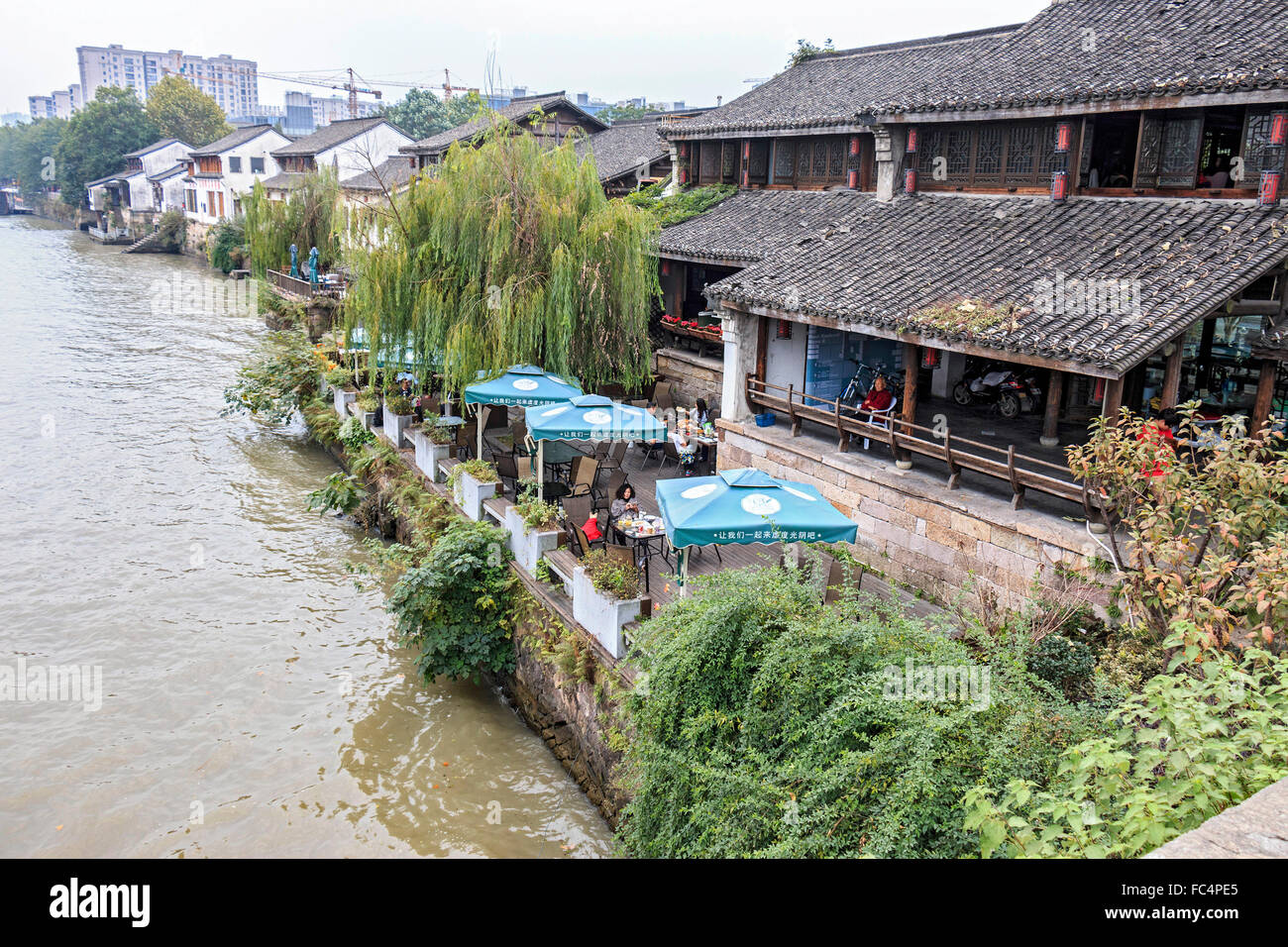 Le Grand Canal à Hangzhou, Chine. C'est le plus long canal ou rivière artificielle dans le monde et une célèbre destination touristique. S Banque D'Images