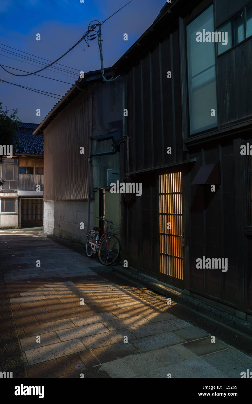 Kanazawa Shirakawago district Geisha de nuit Japon Banque D'Images