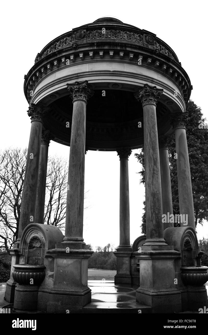 Fontaine de Barran dans Roundhay Park Leeds. Banque D'Images
