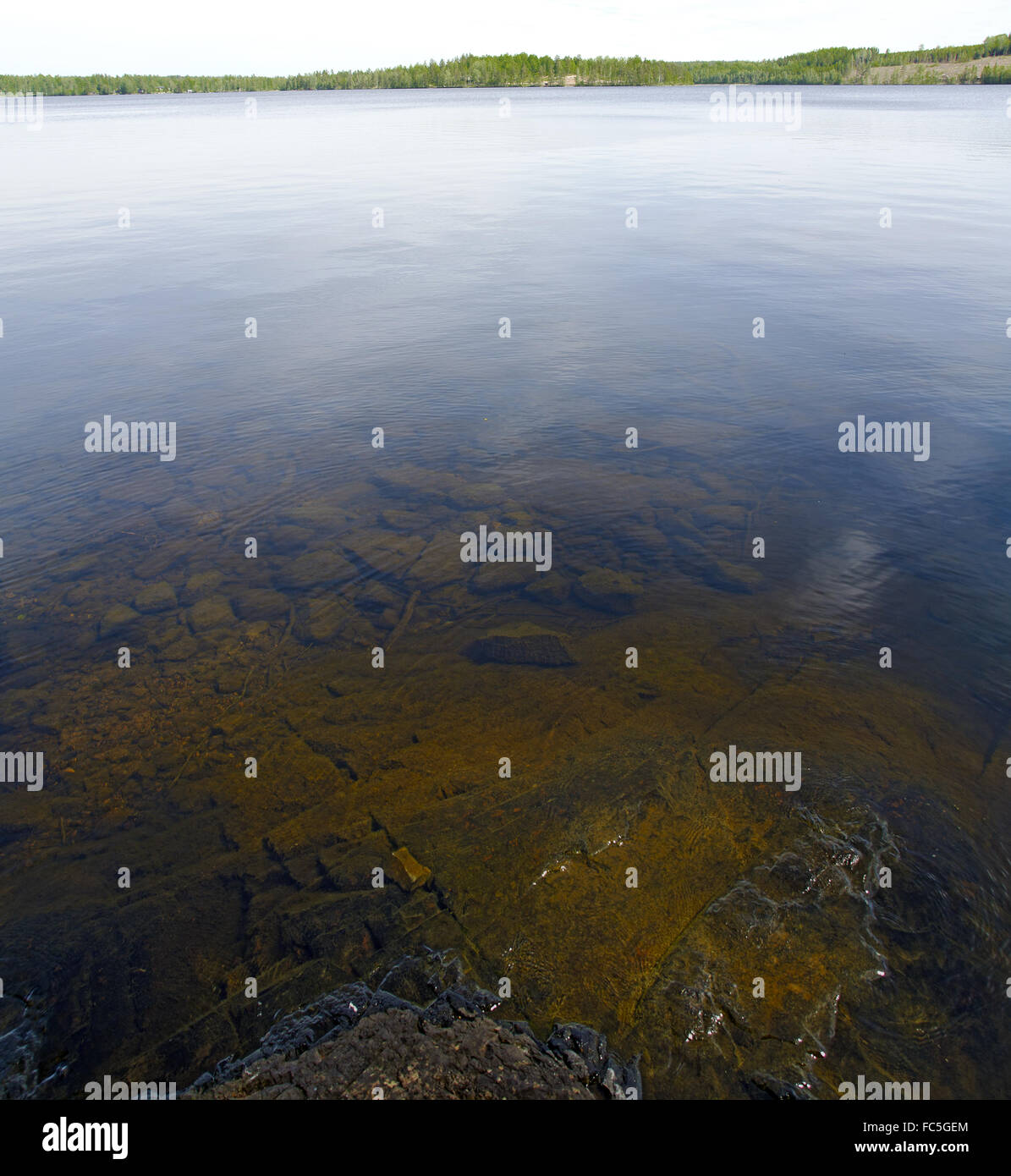 Fond du Lac et la surface de l'eau réfléchissante Banque D'Images