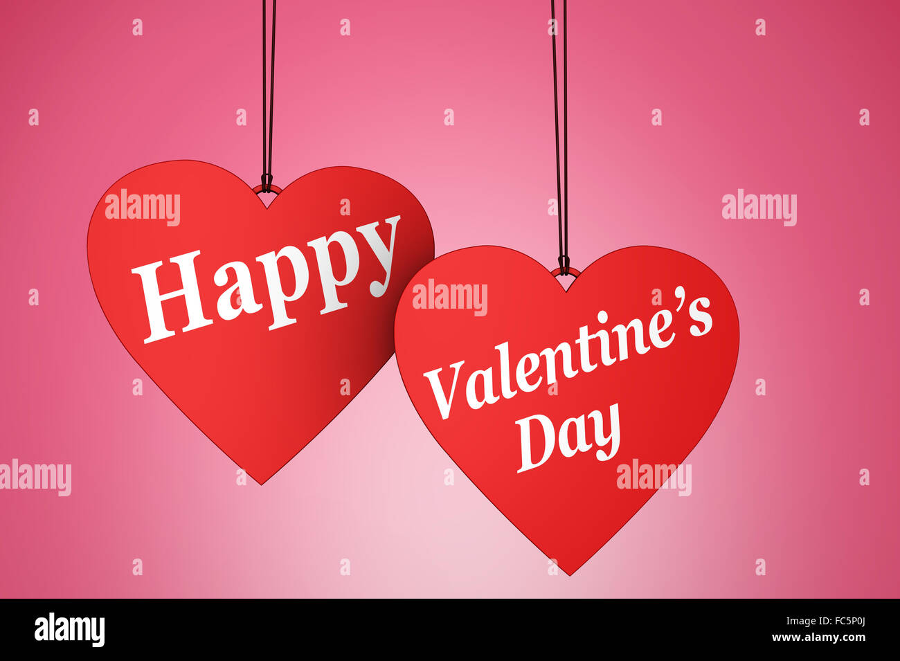Happy Valentine's Day sign et texte sur deux pendus en forme de coeur rouge des étiquettes papier sur fond rose. Banque D'Images