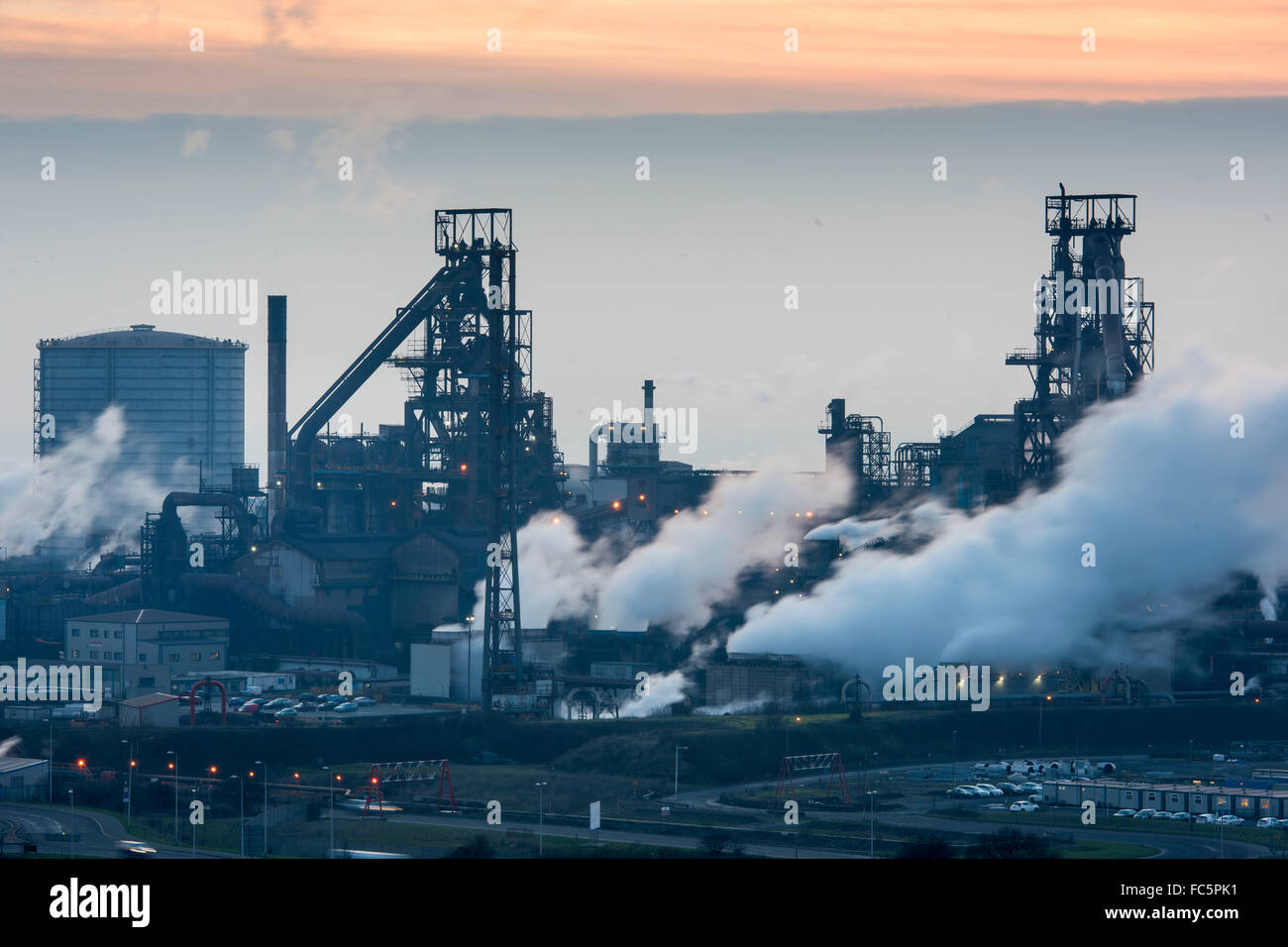 Tata Steel à Port Talbot, Pays de Galles du Sud. Tata Steel de produire de l'acier pour un marché mondial. Banque D'Images