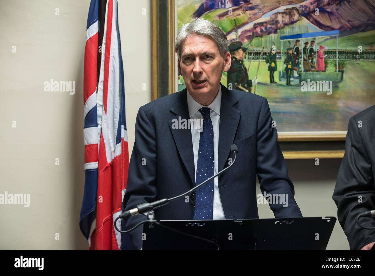 Edinburgh, Royaume-Uni. Le 20 janvier, 2016. Conférence de presse après la réunion du secrétaire britannique à la défense, Michael Fallon, secrétaire des Affaires étrangères et du Commonwealth Philip Hammond (sur la photo), le ministre polonais de la défense, Antoni Macierewicz, et le ministre des Affaires étrangères, Witold Waszczykowski à Édimbourg, Royaume-Uni Crédit : kpzfoto/Alamy Live News Banque D'Images