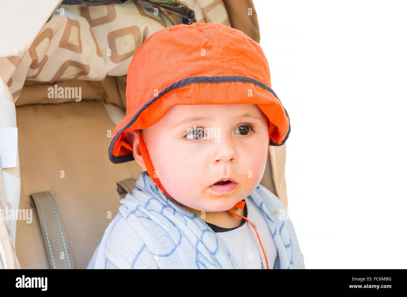 Bébé avec capuchon orange Banque D'Images