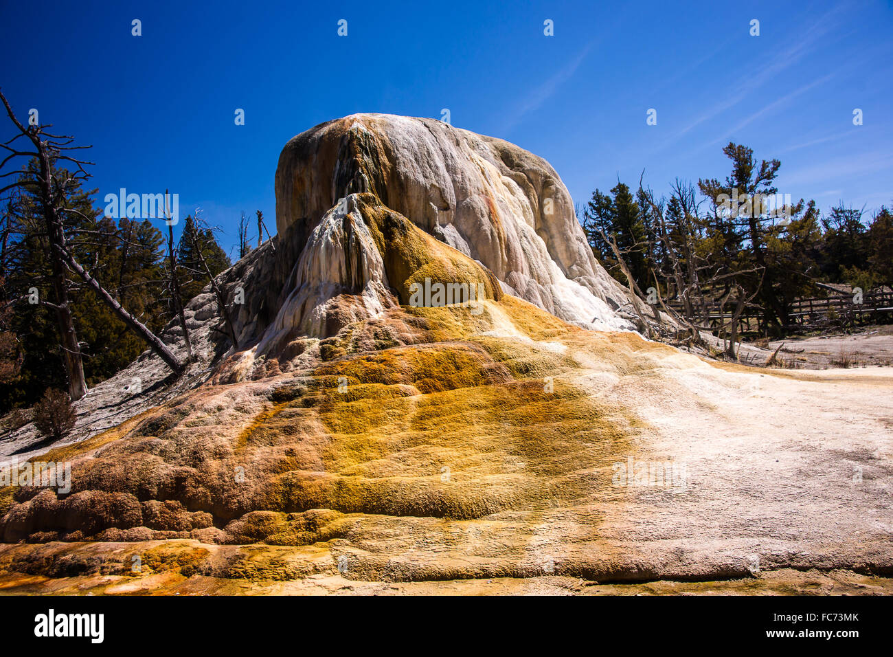 Printemps Orange Mound Geyser Banque D'Images